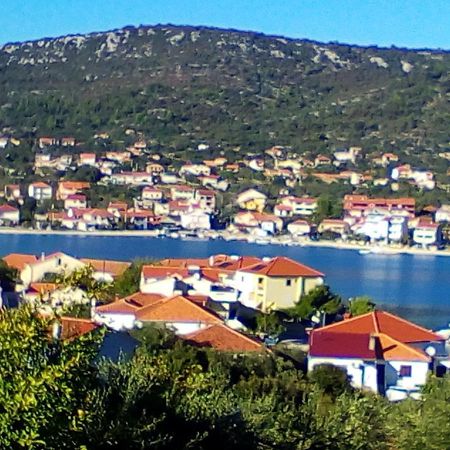 Apartment Silvija Vinišće Eksteriør bilde