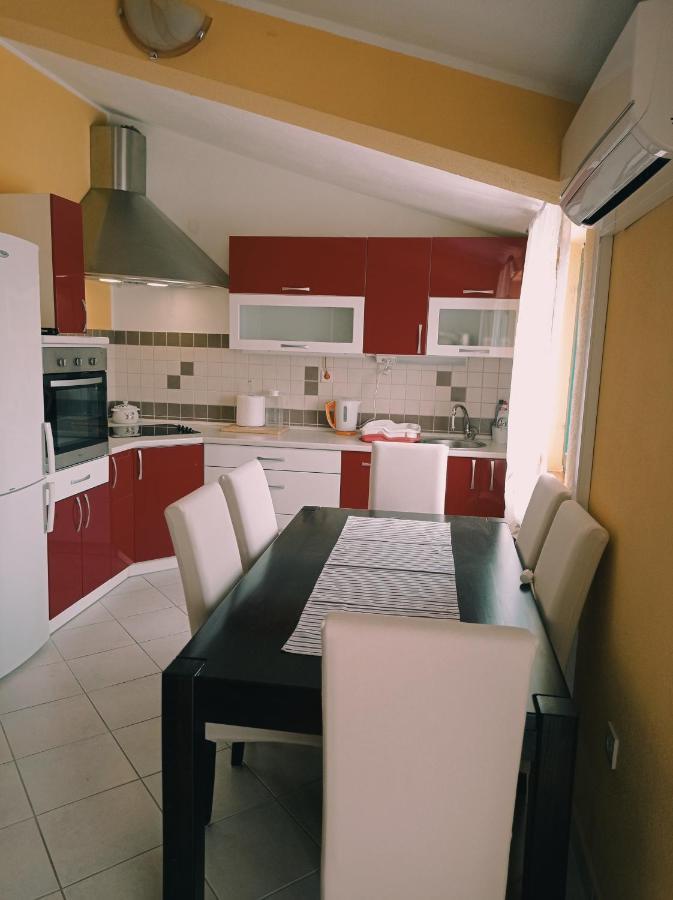 Apartment Silvija Vinišće Eksteriør bilde