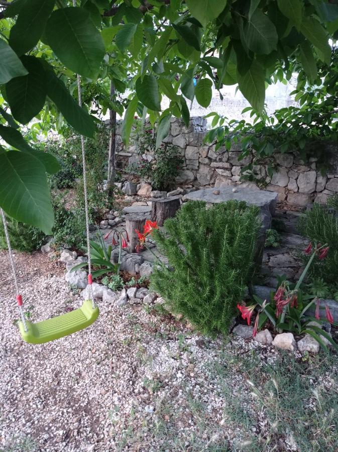 Apartment Silvija Vinišće Eksteriør bilde
