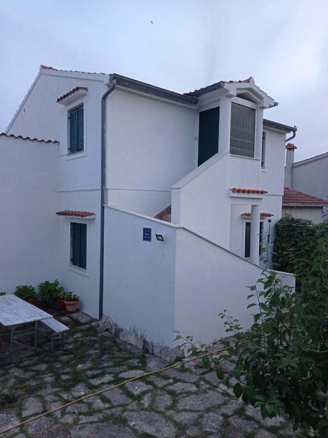 Apartment Silvija Vinišće Eksteriør bilde