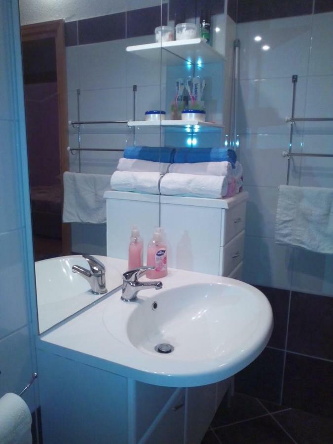 Apartment Silvija Vinišće Eksteriør bilde