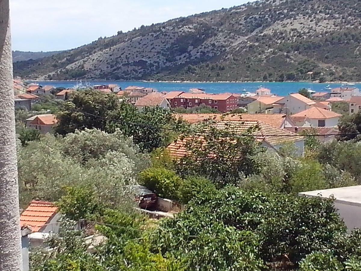 Apartment Silvija Vinišće Eksteriør bilde