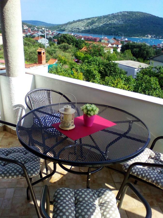 Apartment Silvija Vinišće Eksteriør bilde